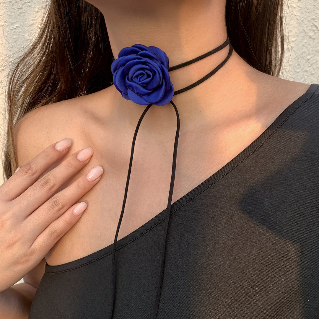 Collar de rosas hechas a mano de franela floral