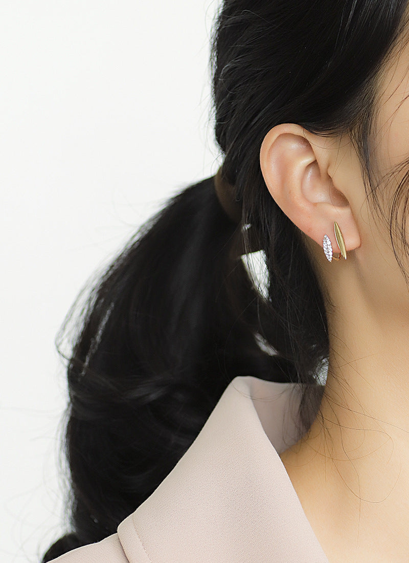 Mikro-beoltott hegyes, dupla rétegű csap fülbevalók női ezüst tű