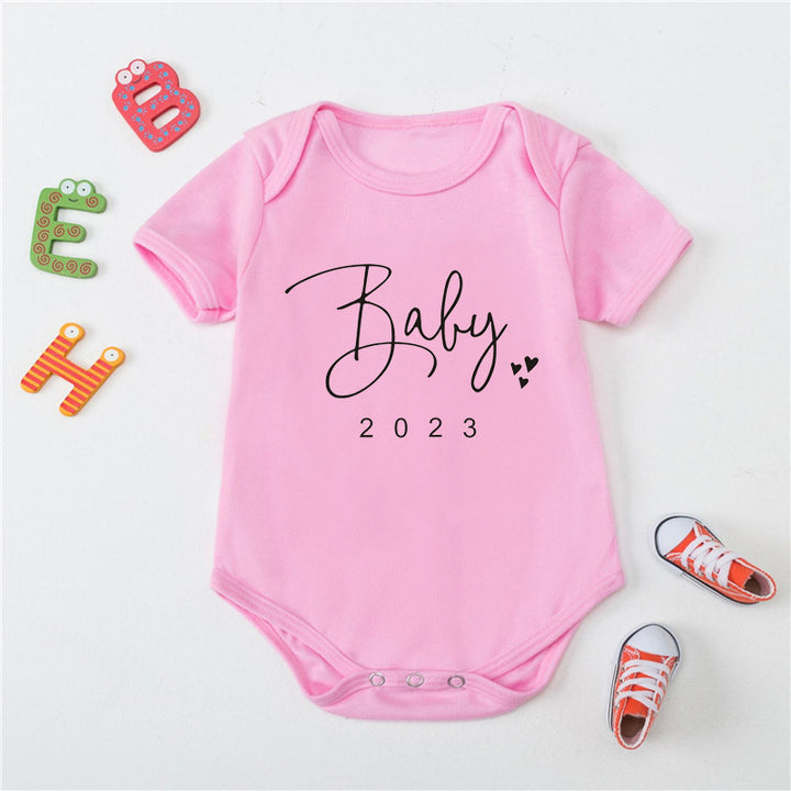 Бебешки азбучен печат Новородено бяло боди с триъгълник