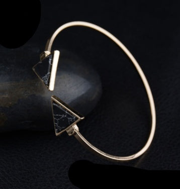 Braccialetto in lega di personalità del braccialetto turchese a triangolo marmorizzata