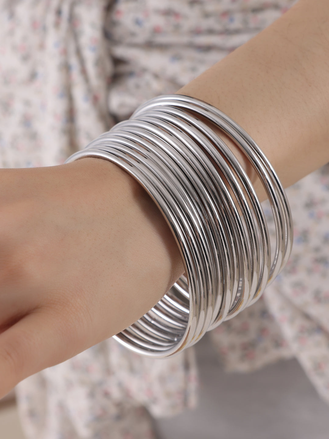 Ensemble de bracelet multicouches européen et américain de style inscripteur avec une personnalité féminine et un ensemble de bracelet de superposition géométrique en alliage