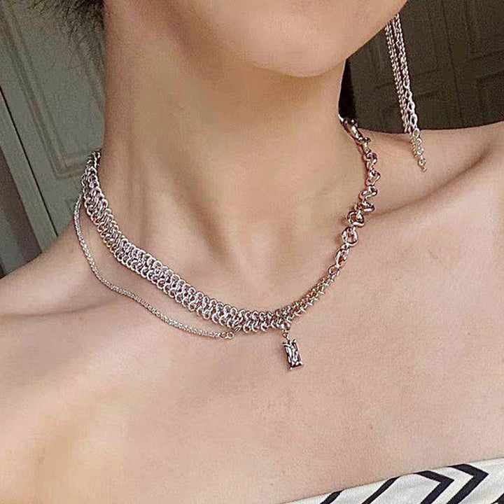Nuevo diseño de nicho Luz moderna cadena de clavícula de lujo Gema negra colgante de torcedor desmontable Collar hembra hembra