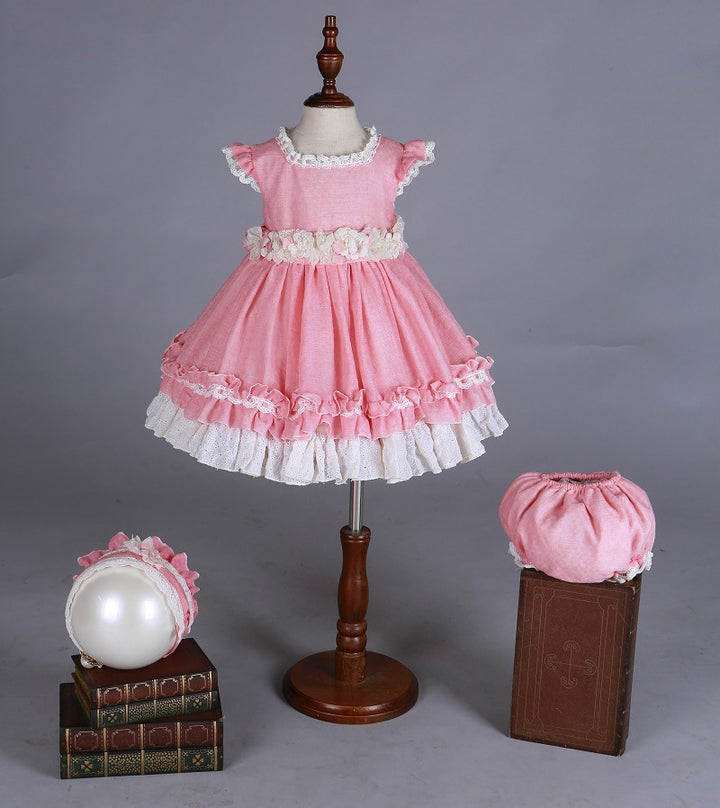 Lolita Spaanse kinderkledingstijl in jurken in de stijl van kinderen