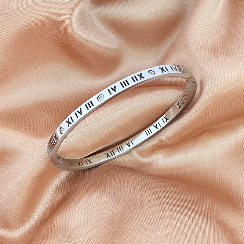 Diamants en acier en titane avec bracelet à numéros romains pour femmes