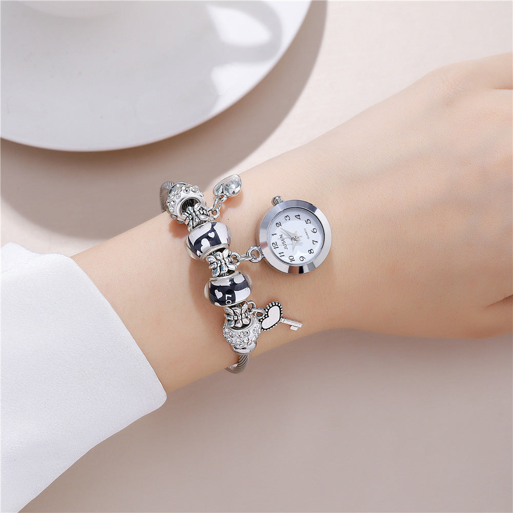 Femei Bangle Watch Love Heart Key Pandantiv Quartz Women Homars Bangle Watch