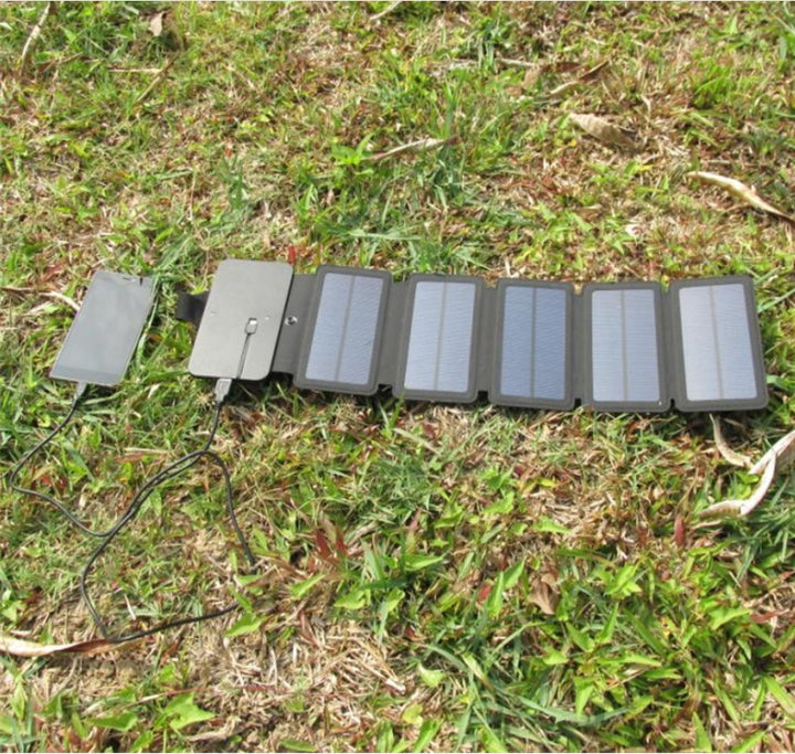 Caricatore solare pieghevole da 8W esterno Pacchetto solare colpiscibile per alimentazione mobile di emergenza fuoristrada
