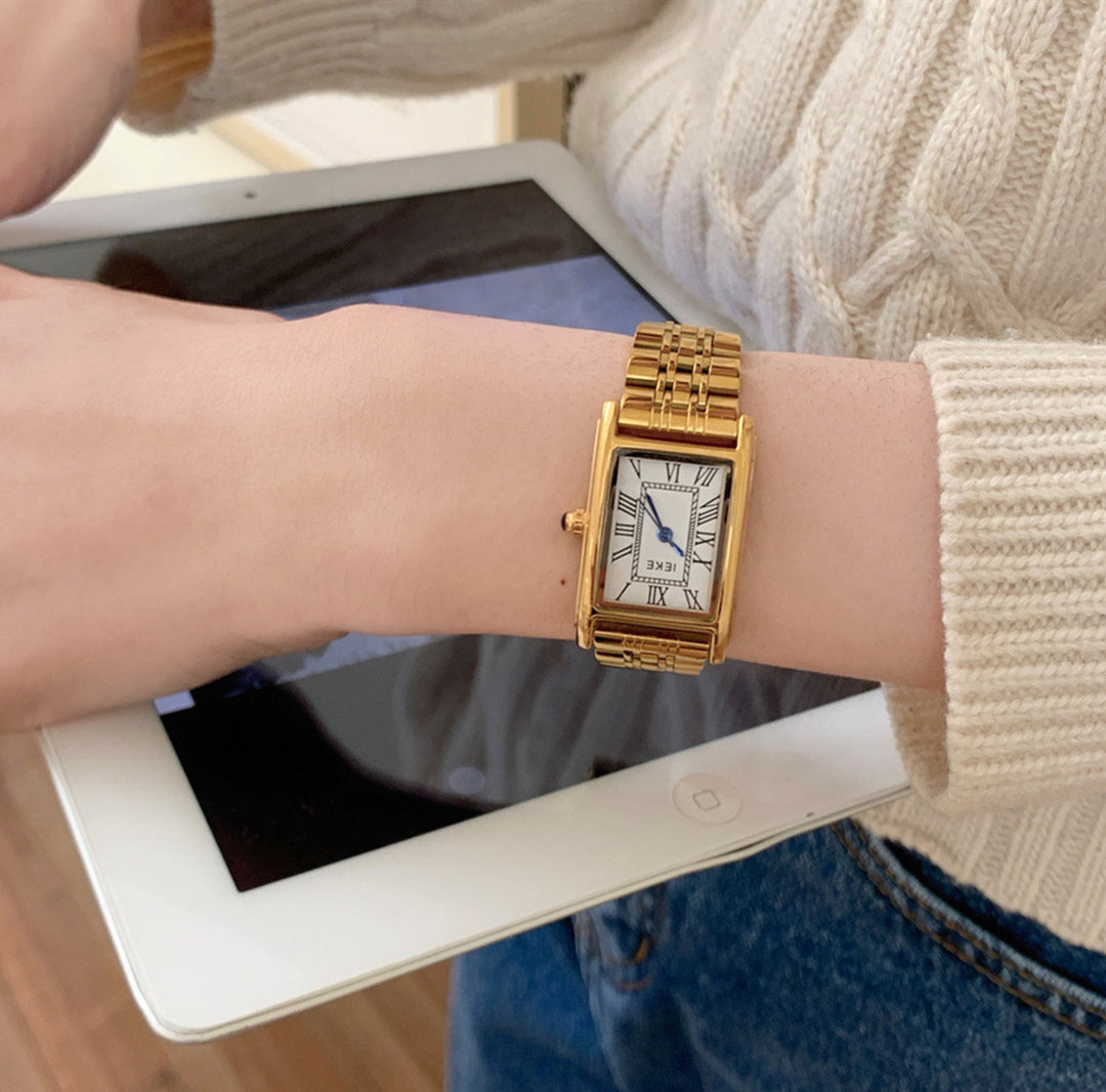 Retro kleine goldene Uhr Stahlgürtel Frauen mittlere alte