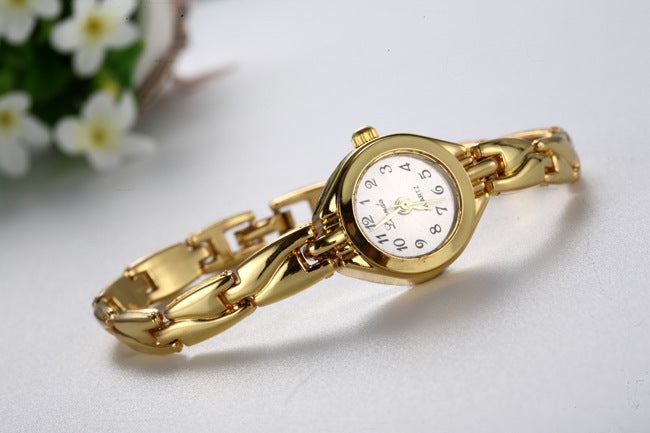 Reloj de moda de acero inoxidable de oro tallado para mujeres