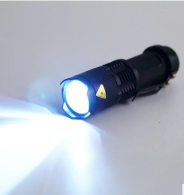 Lampe de poche à LED de zoom télescopique
