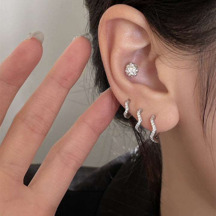 Изящна мода на жените с висок смисъл на неравномерния пръстен на ухото
