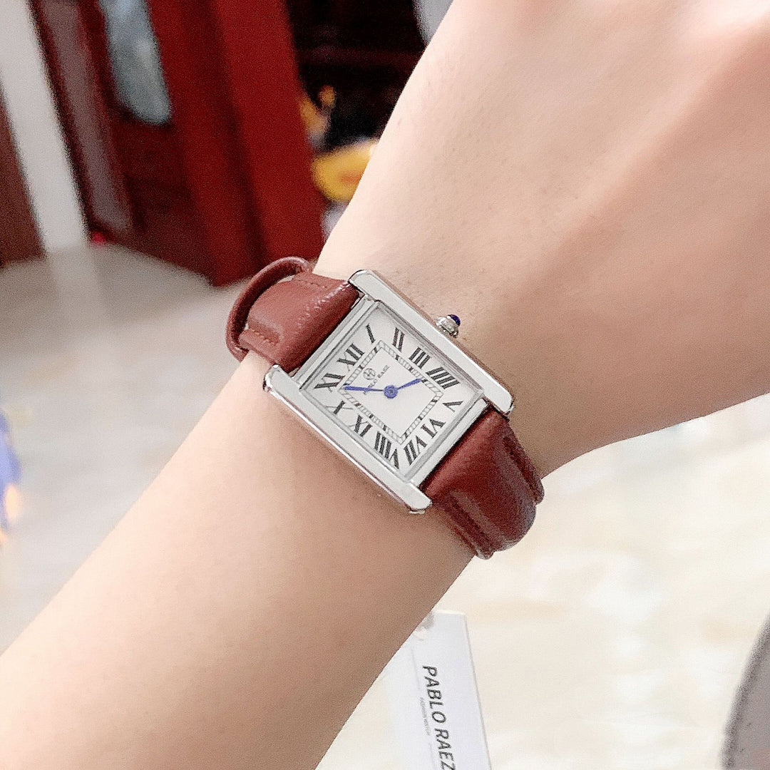 Rectangulaire de la ceinture de femmes montre le quartz à l'échelle romaine