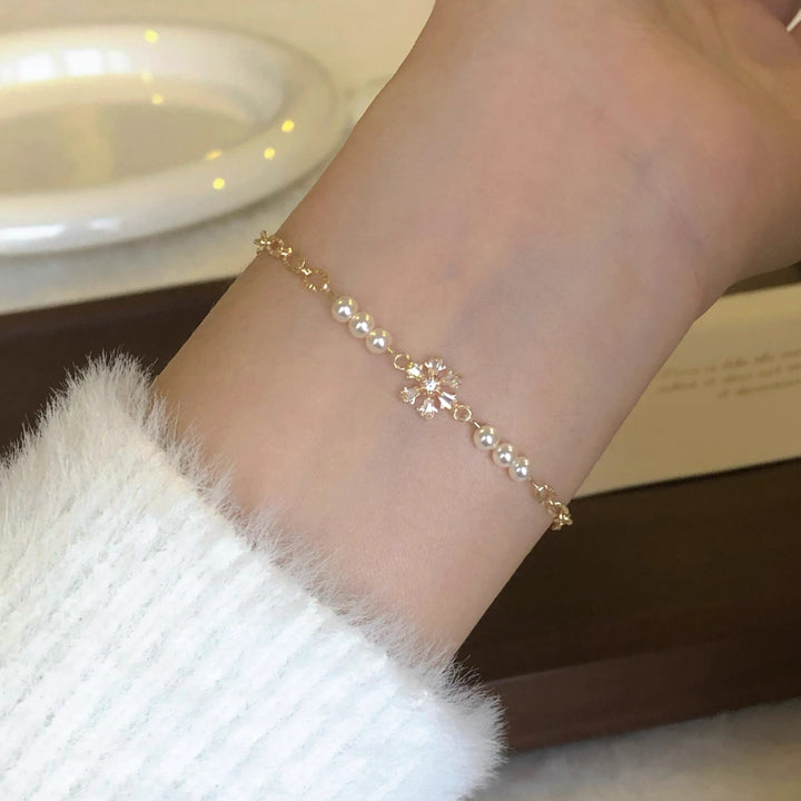 Bracelet de perle de zircon de flocon de neige.