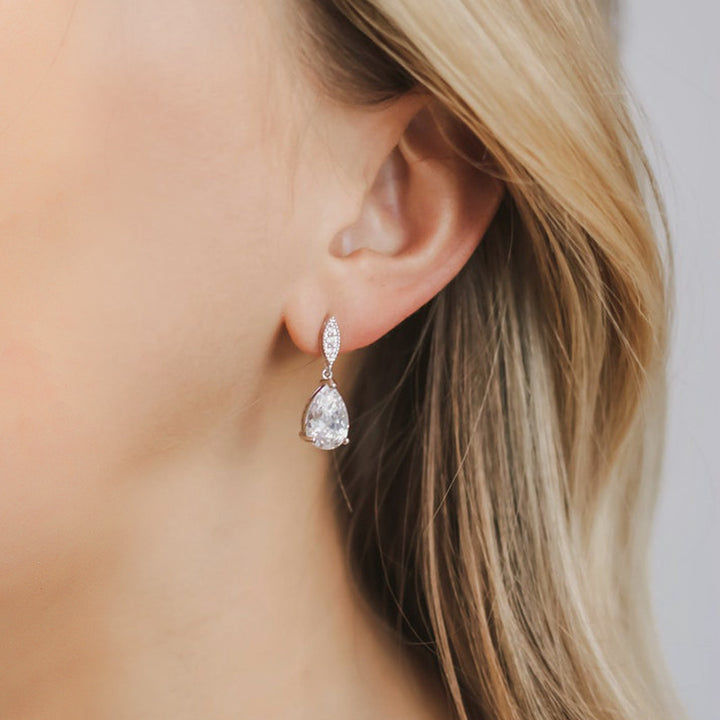 Simple Free Water Drop Circon All-Match Exquisito Pequeño Ear Studs