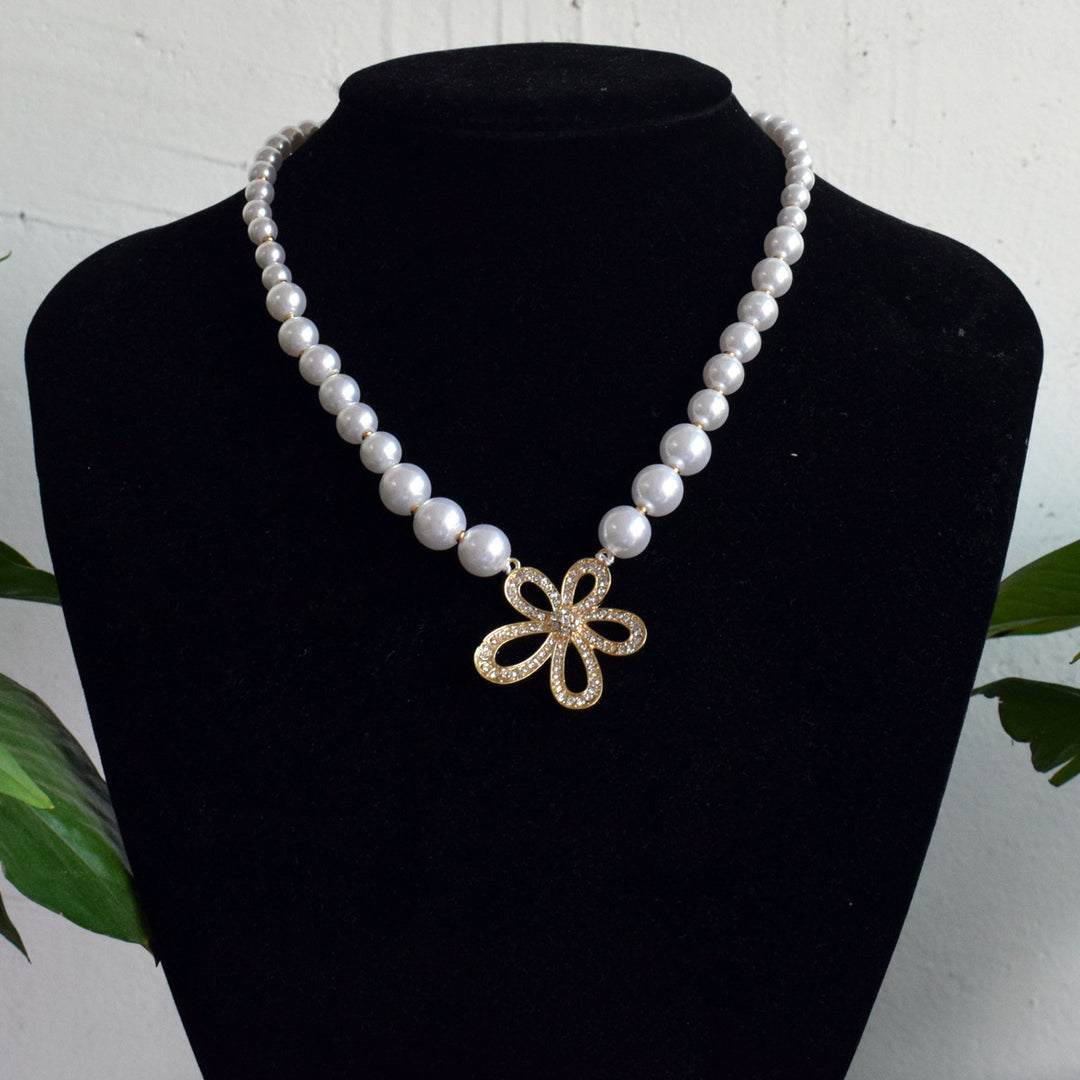 Frauen Mode Blume Perle Bogenkette