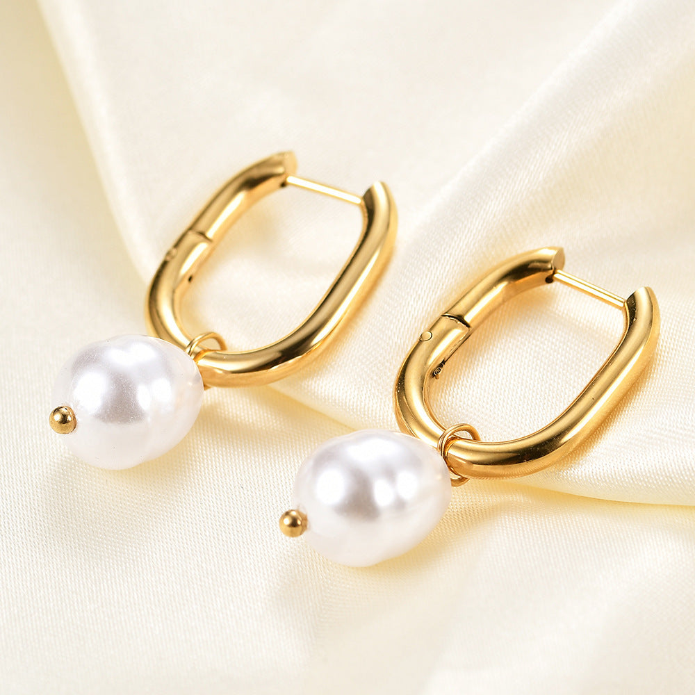 女性のファッション模倣真珠U字型の中空のスタッドイヤリング