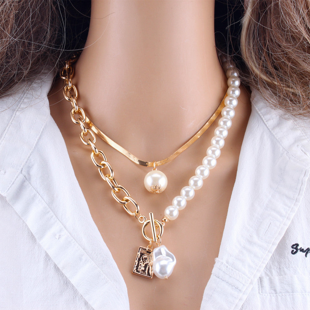 Pearl portrait square necklace