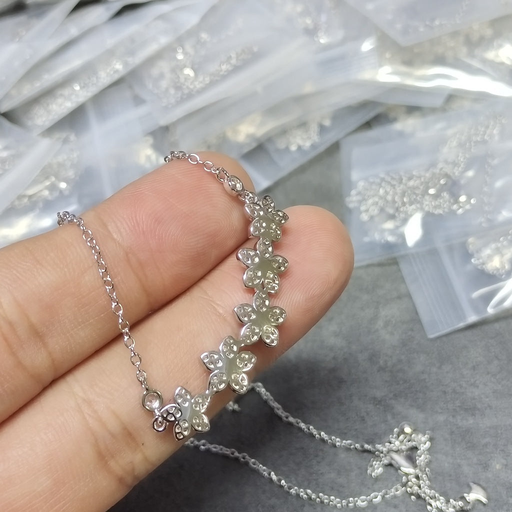 Plum Blossom Piccolo Belly di maiale Zircone Full Diamond Female Simple Graceful Clavicle Chain