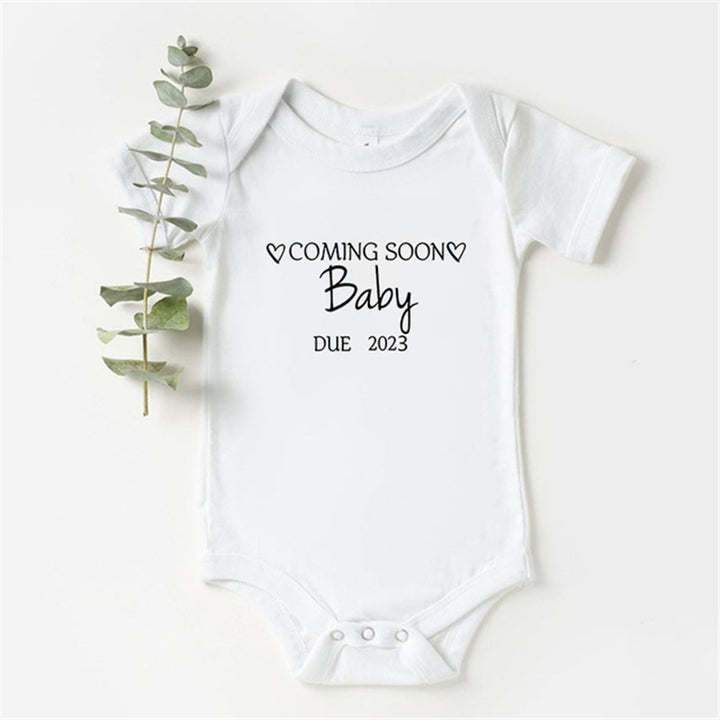 Baby Alphabet Print Bodysuit de triângulo branco recém -nascido