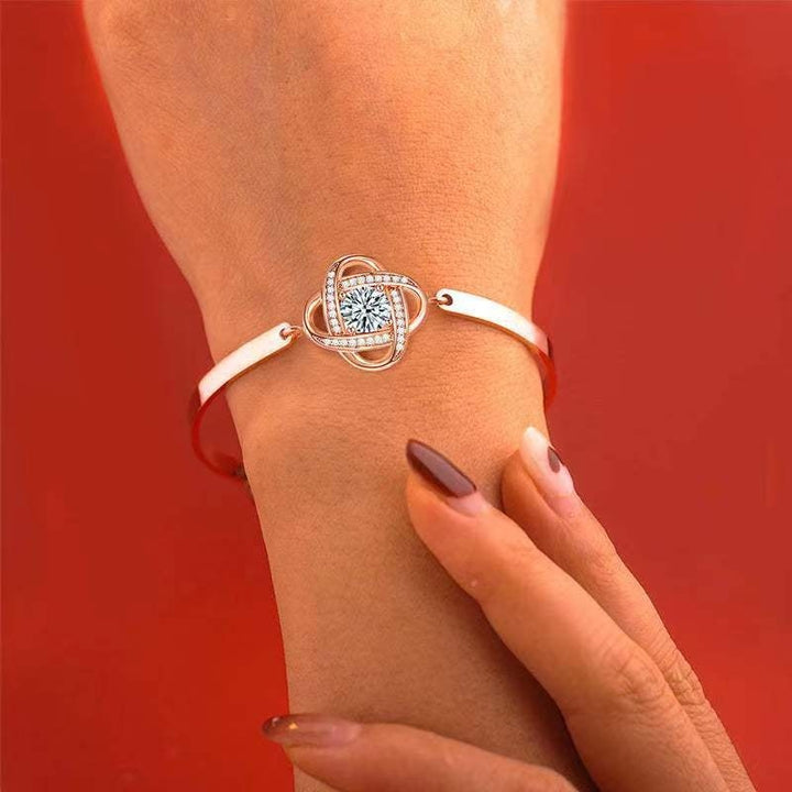 Women's Fashion Simple Rhinestone Four-leaf Clover Bracelet