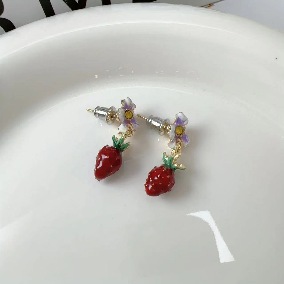 Boule d'oreilles de goujon à fleurs de fraise à huile pour femmes et mignonne