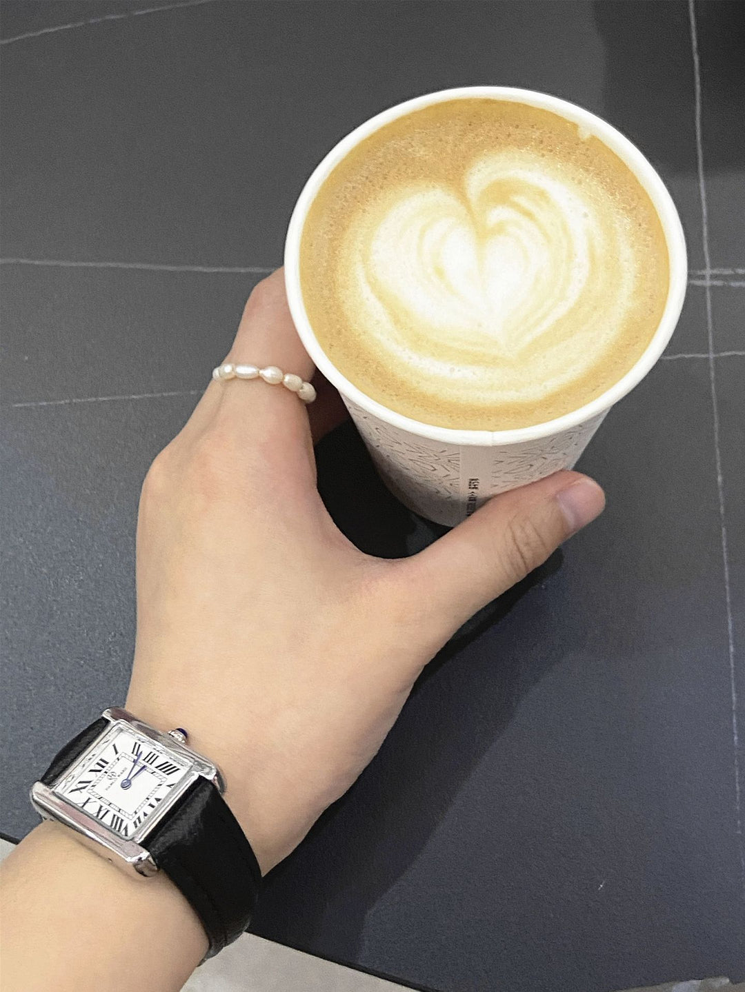 Rectangulaire de la ceinture de femmes montre le quartz à l'échelle romaine