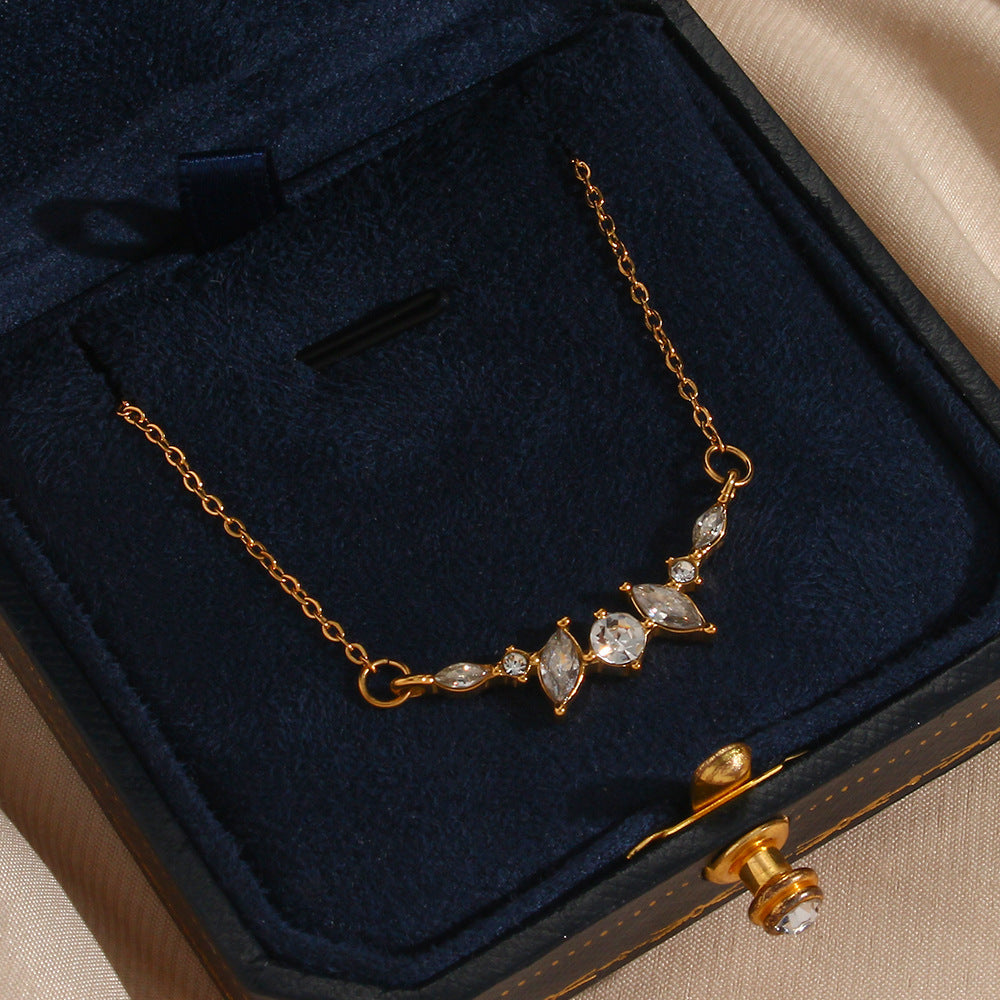 Personalisierte All-Match-Knochenkette Ornament Frauen Edelstahl Zirkon Blütenblatt Halskette