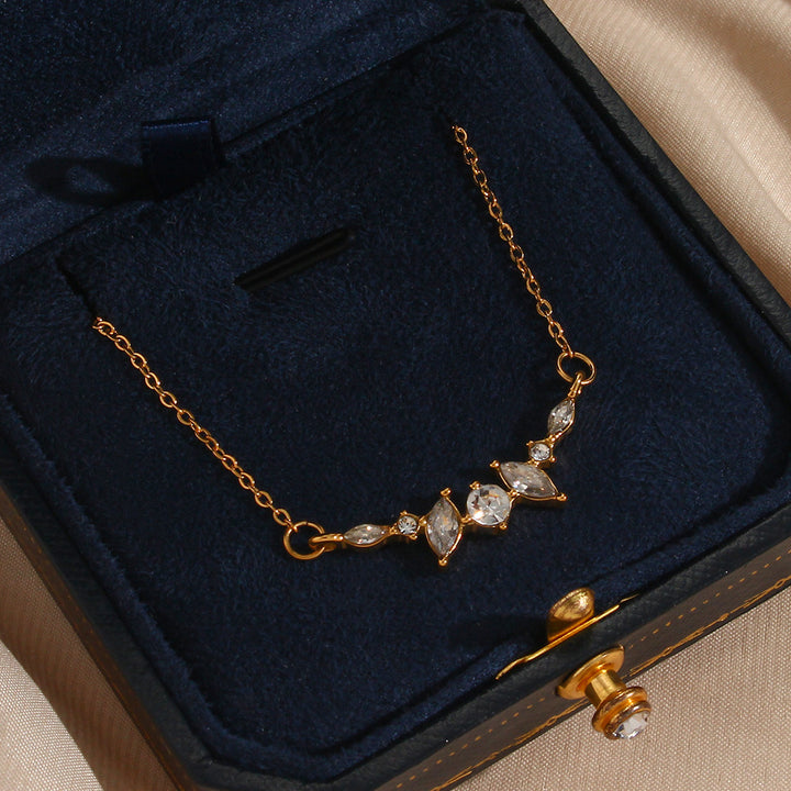 Ornamento per tutta la catena personalizzata Ornamento femminile in acciaio inossidabile Collana petalo zircone