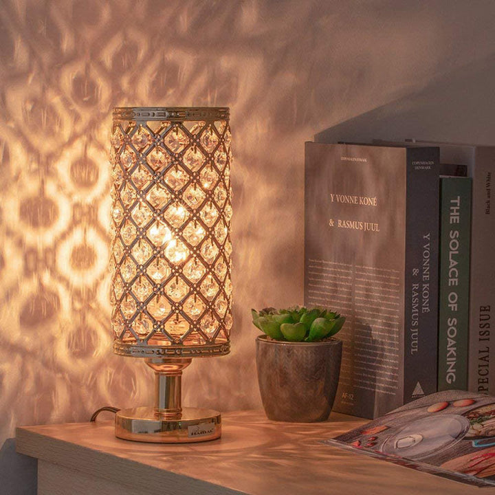 Új, modern kristályasztalos lámpa elegáns személyiséggel és meleg éjjeli dekorációval a hálószobához és a nappalihoz