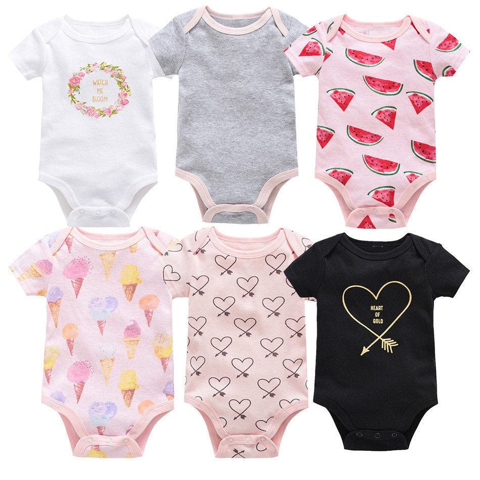 Seks sett med nyfødte klær