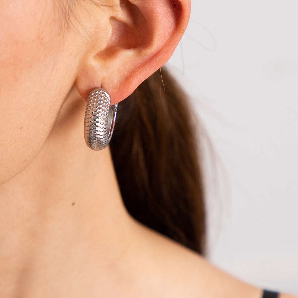 Boucles d'oreilles en forme de C cylindrique en forme de C.