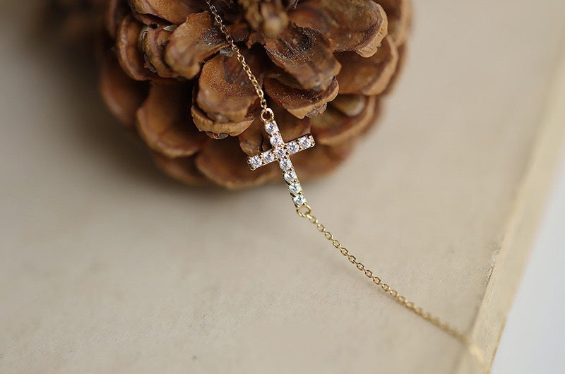 Крест браслет женский серебряный серебряный серебряный серебряный серебряный роскошный дизайн роскошного дизайна простая ниша