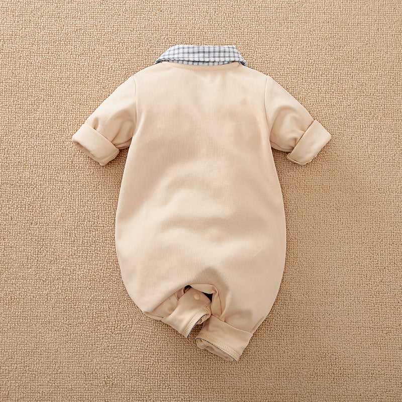 Falska två yttre kläder nyfödda kläder kryper