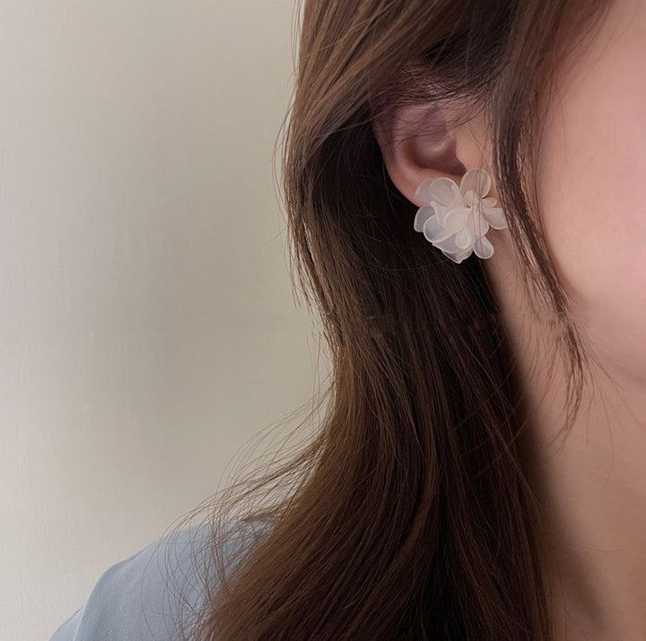 Boucles d'oreilles à fleurs simples de la mode des femmes