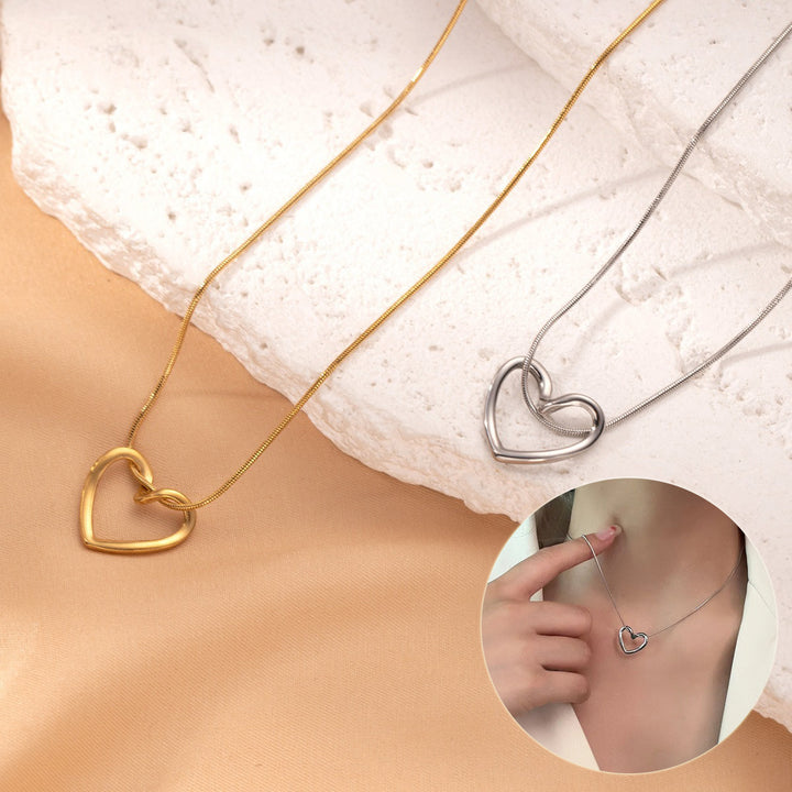 Mode sieraden Taillesless Steel Twist Hollow Heart Hangketting voor vrouwen Spicy Girls Simple sleutelbeen ketens sieraden Gift