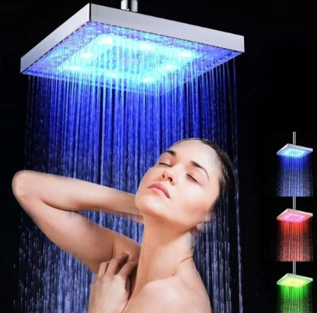 Culoarea luminoasă care schimbă capul de duș