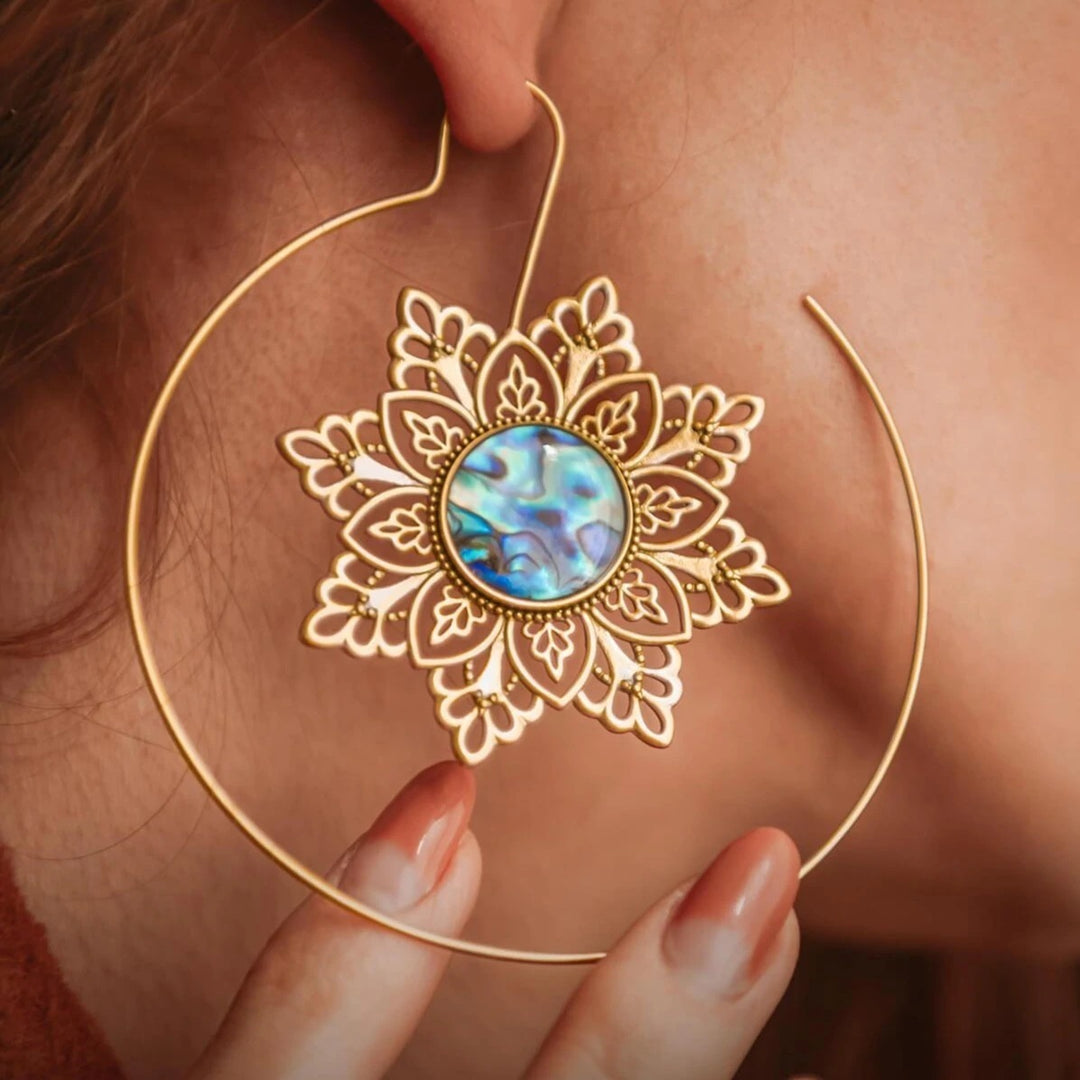 Fashion Hollowed-out High-grade Dignified Flowers Simple And Light Luxury Earrings