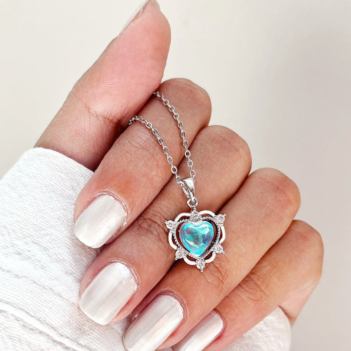 Diamond créatif creux de collier de pendentif d'amour coloré
