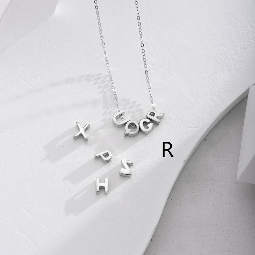 Cross Border S925 Sterling Silver 26 English Letters Serie Anhänger Einfacher stilvoller glänzender Herz-Form-DIY-Halskette