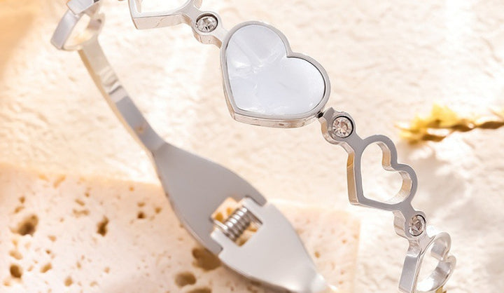 Diamante de acero de titanio femenino encantador brazalete de concha blanca