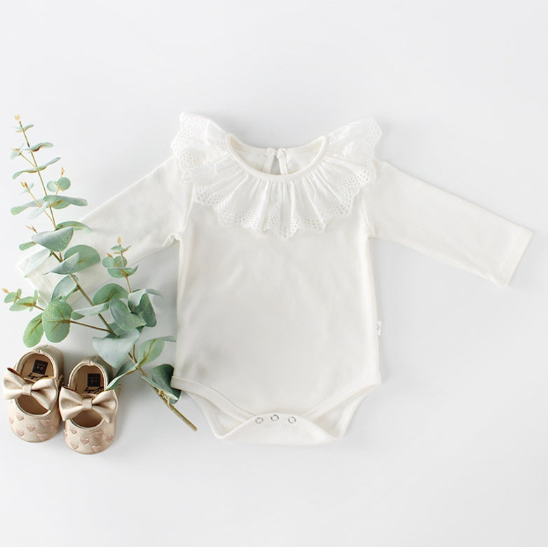 Baby bomull i ett stycke kläder
