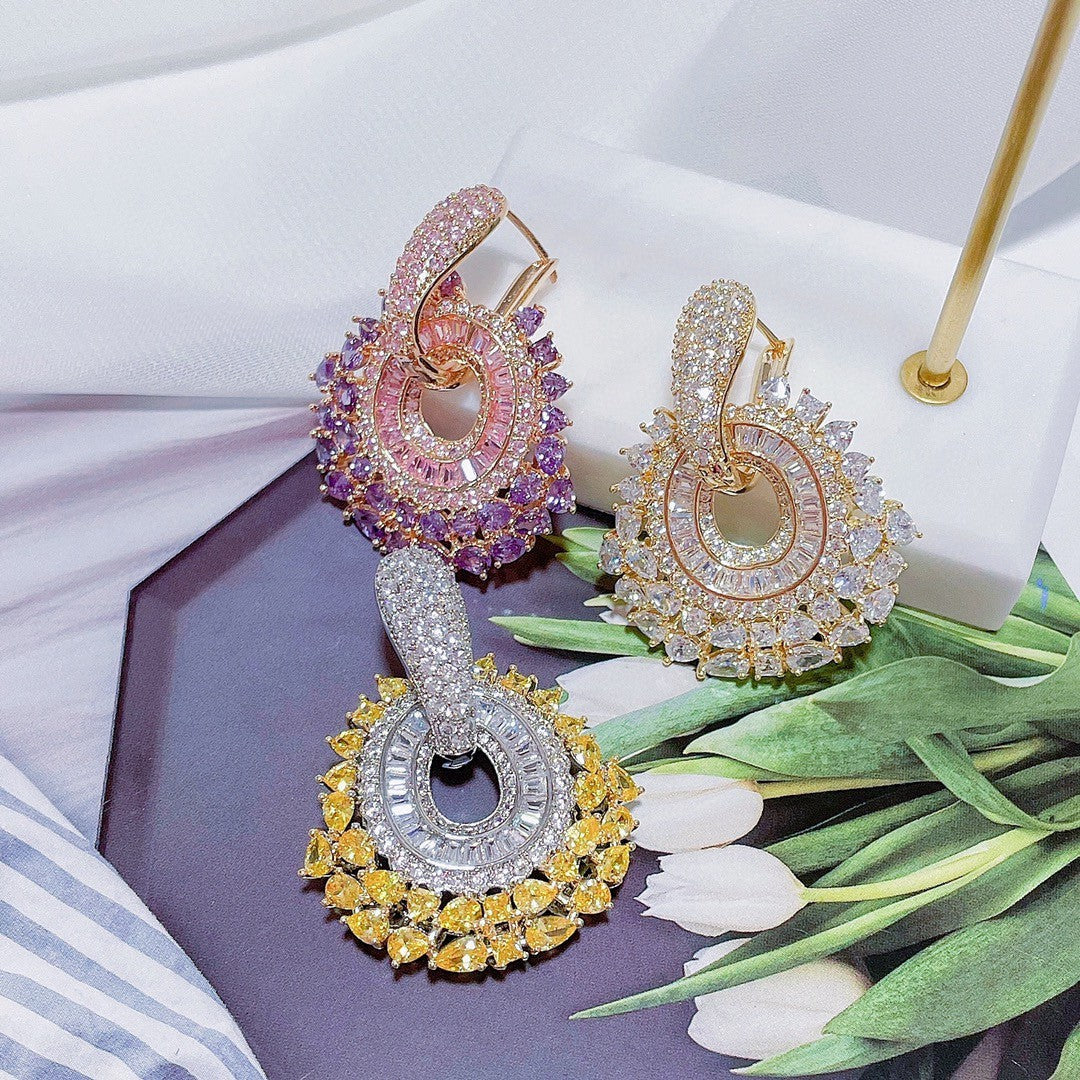 Pendientes geométricos de flores de circonio coloridas de moda