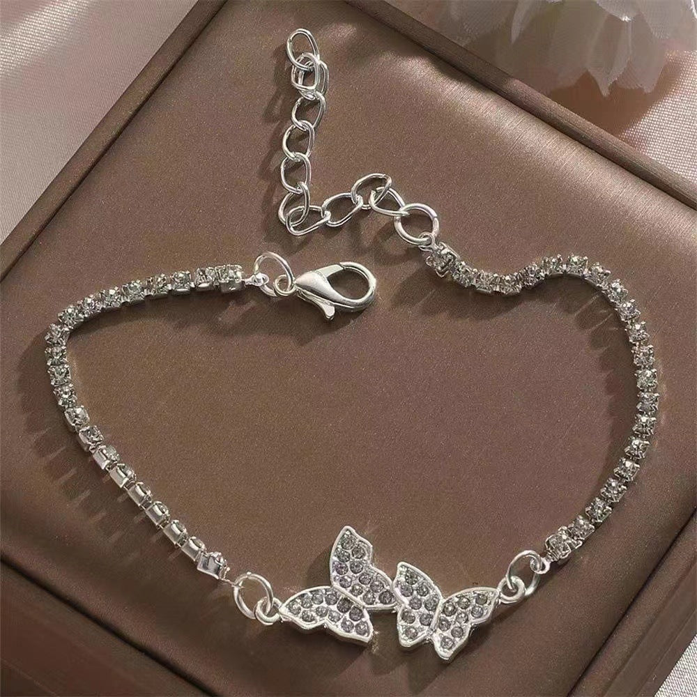 Bracelet de papillon clouté en diamant en diamant pour femmes