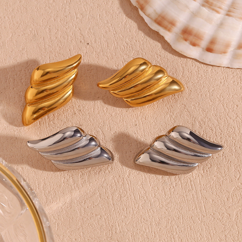 Temperamento de oro de acero inoxidable personalizado Pendientes de ala de tres capas