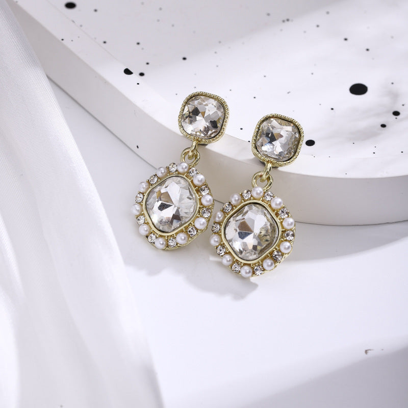Silbernadel- und Perlenquadrat -Ohrringe