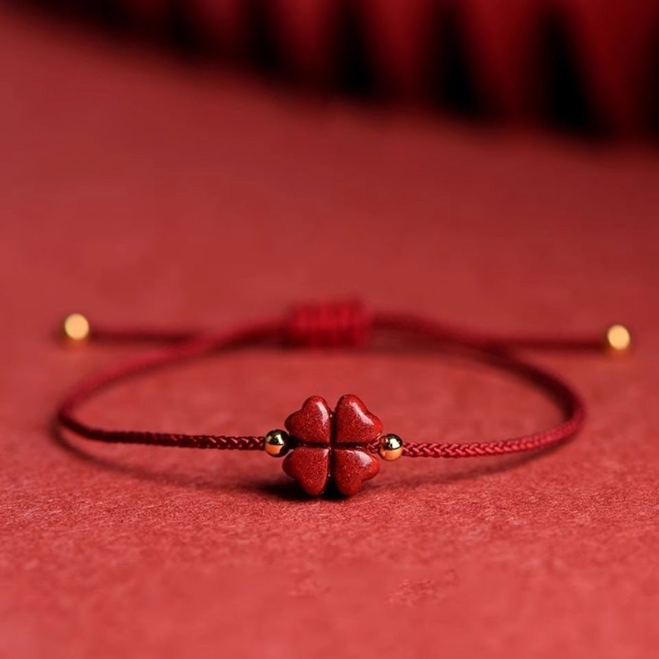 Bracelet de corde rouge du trèfle Cinnabar