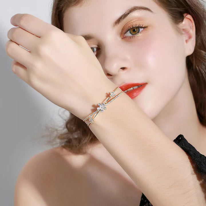 Bracelet de niche de fleurs enlacée de diamant pour femmes