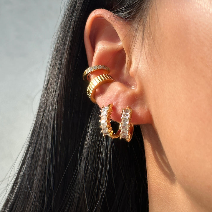 Fashionable IN Retro Titanium Steel Minimaliste petite boucle d'oreilles en zircon accessoires d'oreille pour elle