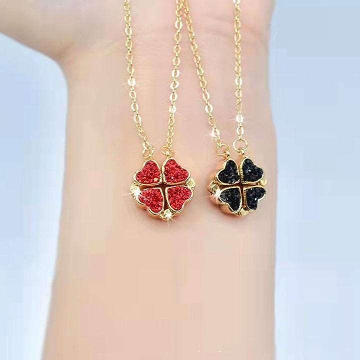 Le collier de trèfle du pendentif rouge et noir avec des diamants ne s'estompe pas