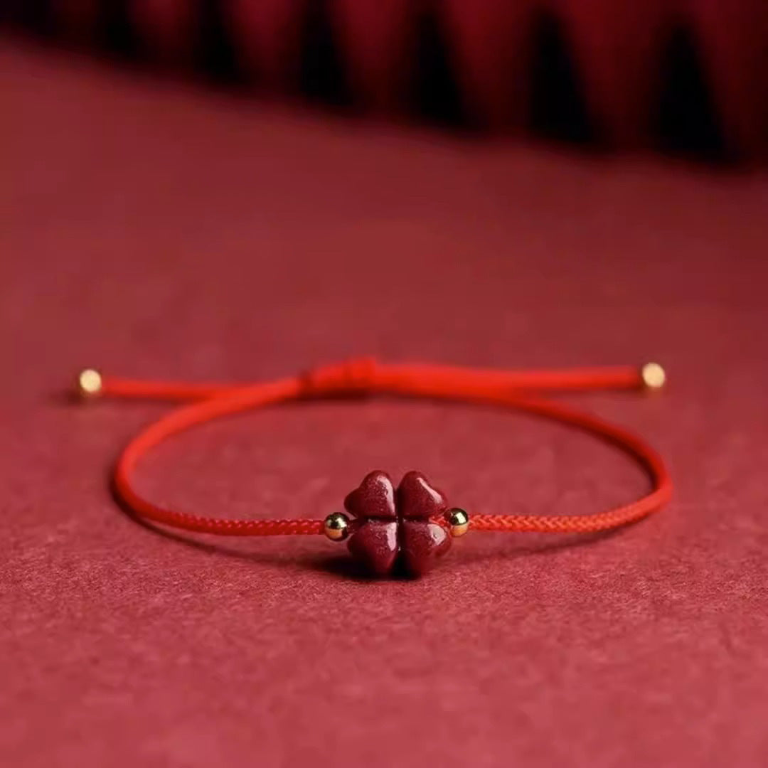 Bracelet de corde rouge du trèfle Cinnabar
