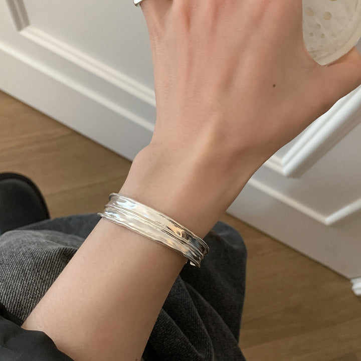 Matt textur tung industri armband kvinnlig öppen nisch